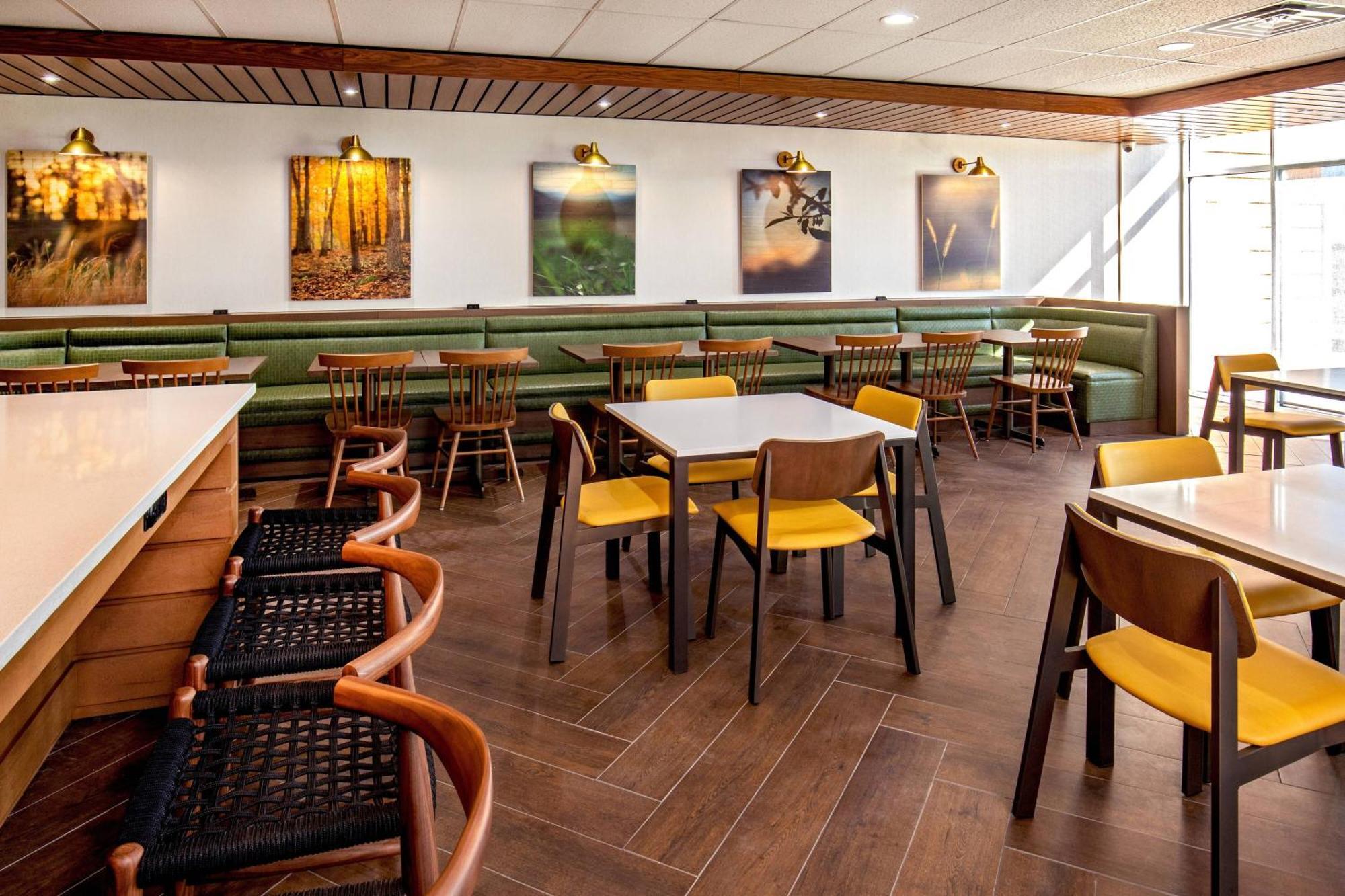 Fairfield Inn & Suites By Marriott Mcpherson Eksteriør billede