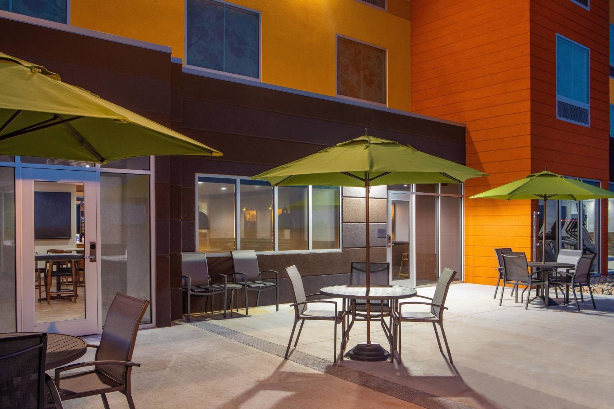 Fairfield Inn & Suites By Marriott Mcpherson Eksteriør billede